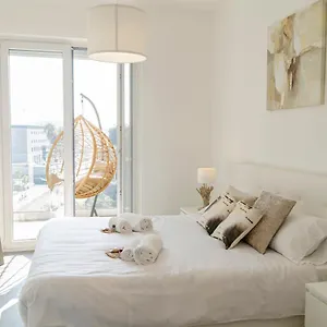 Apulialux - Exclusive And Modern City View, Private Parking , Bari Italia